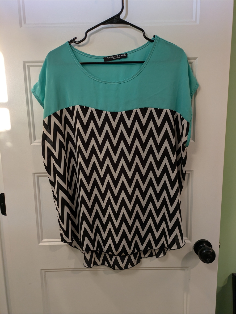 🔴 3/$15 Absolute Angel Women's Chevron Print Mint Panel Short Sleeve Top